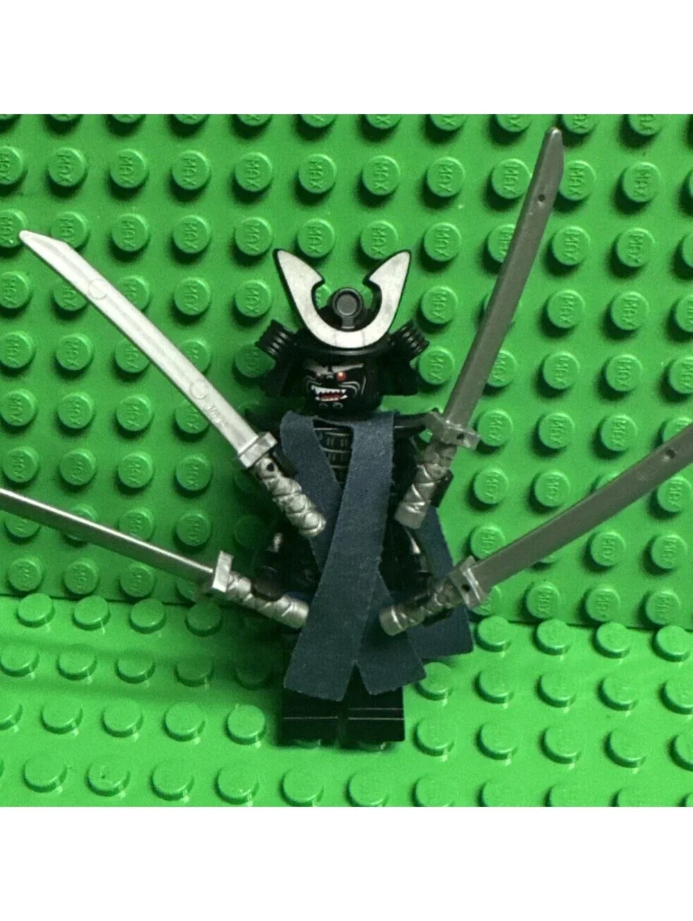 LEGO Lord Garmadon minifigure with robe Headgear The LEGO Ninjago Movie 70612